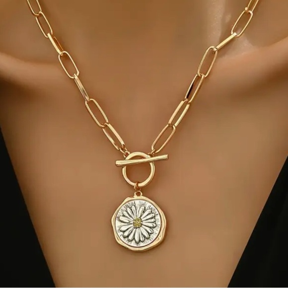 - Sparkling Rhinestones - Versatile Fashion Accessory Necklace - Picture 1 of 4